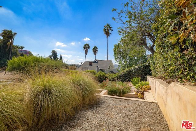 1015 Milwaukee Avenue, Los Angeles, CA 90042