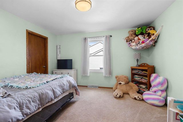 2124 KENSINGTON LANE, Green Bay, WI 54311