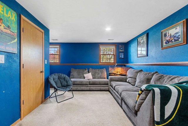 2124 KENSINGTON LANE, Green Bay, WI 54311