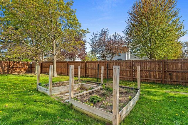 2124 KENSINGTON LANE, Green Bay, WI 54311