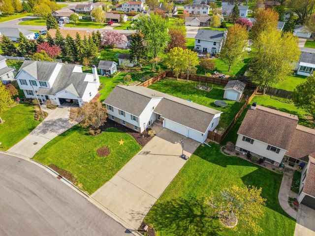 2124 KENSINGTON LANE, Green Bay, WI 54311