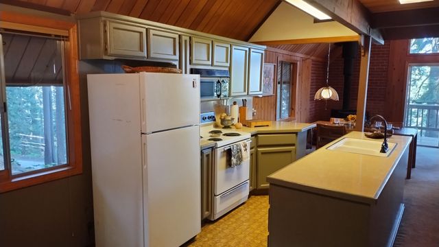 54868 Chinquapin Drive, Sequoia Crest, CA 93265