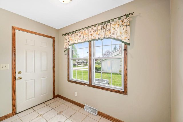 4395 Delphine DRIVE, New Berlin, WI 53151