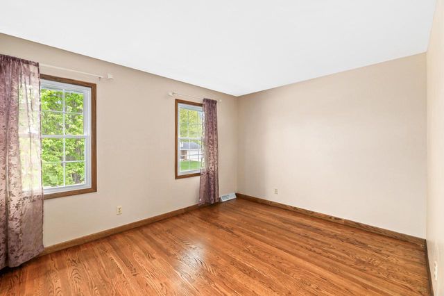 4395 Delphine DRIVE, New Berlin, WI 53151