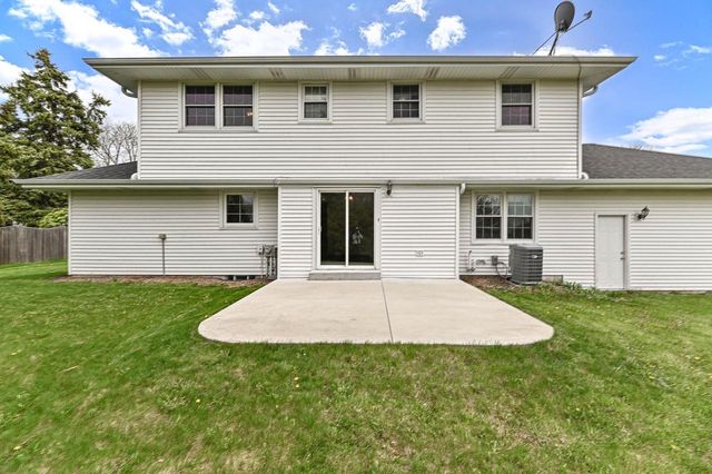 4395 Delphine DRIVE, New Berlin, WI 53151