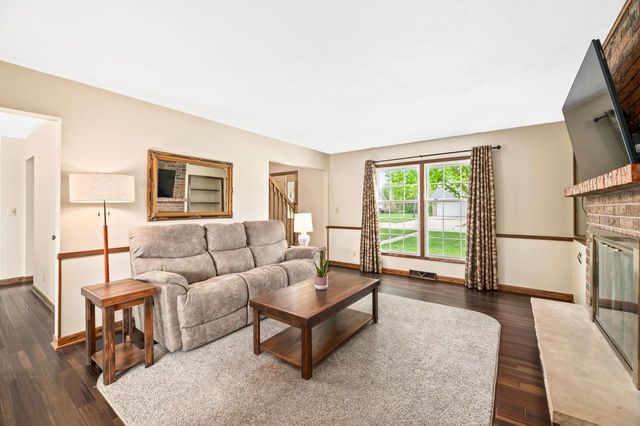 4395 Delphine DRIVE, New Berlin, WI 53151