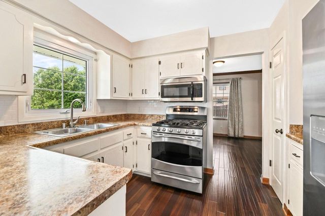 4395 Delphine DRIVE, New Berlin, WI 53151