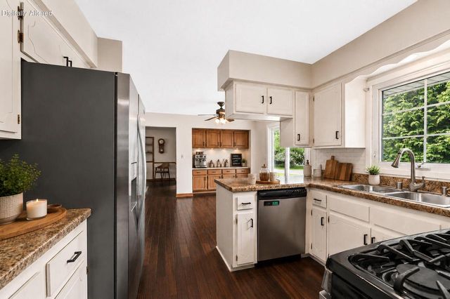 4395 Delphine DRIVE, New Berlin, WI 53151