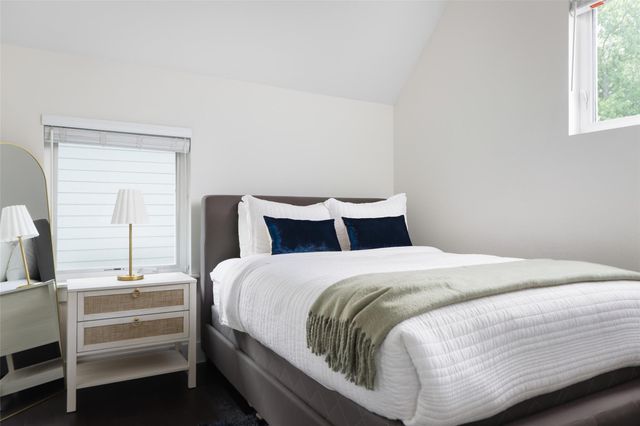 1120 Omega Ave 1, Austin, TX 78721