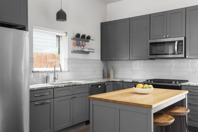 1120 Omega Ave 1, Austin, TX 78721