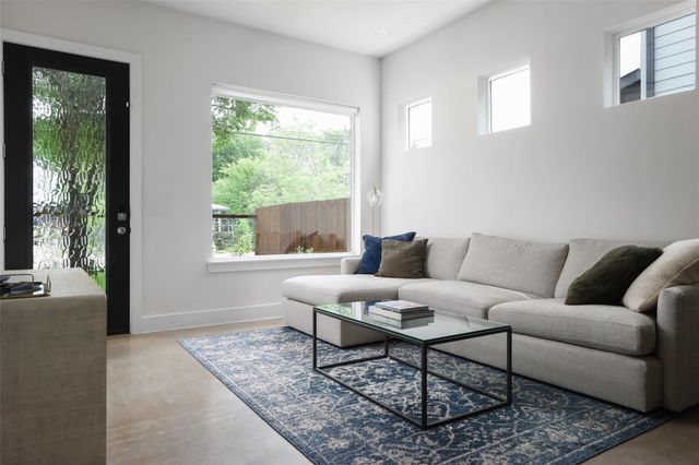 1120 Omega Ave 1, Austin, TX 78721