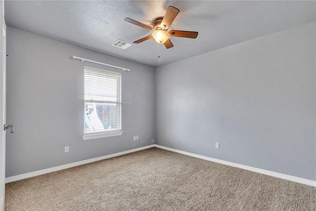 566 W Hunters Court Way, Mustang, OK 73064