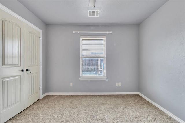 566 W Hunters Court Way, Mustang, OK 73064