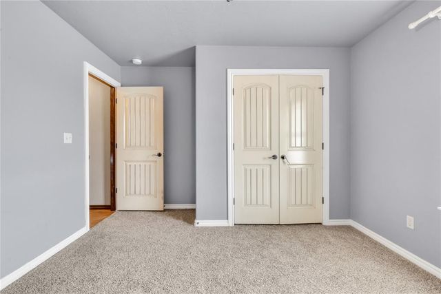 566 W Hunters Court Way, Mustang, OK 73064