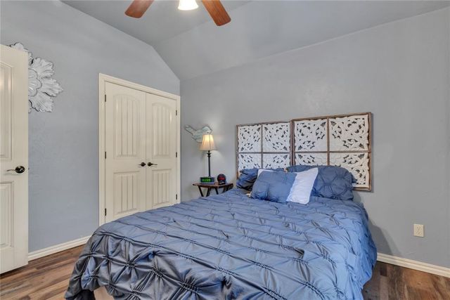 566 W Hunters Court Way, Mustang, OK 73064