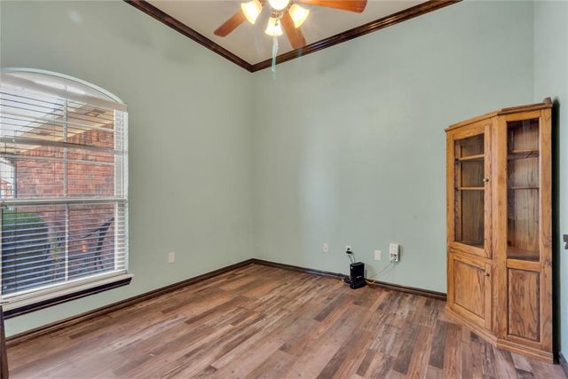 566 W Hunters Court Way, Mustang, OK 73064
