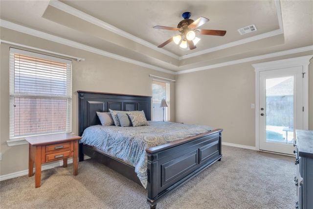 566 W Hunters Court Way, Mustang, OK 73064