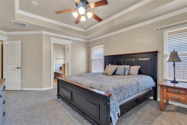 566 W Hunters Court Way, Mustang, OK 73064