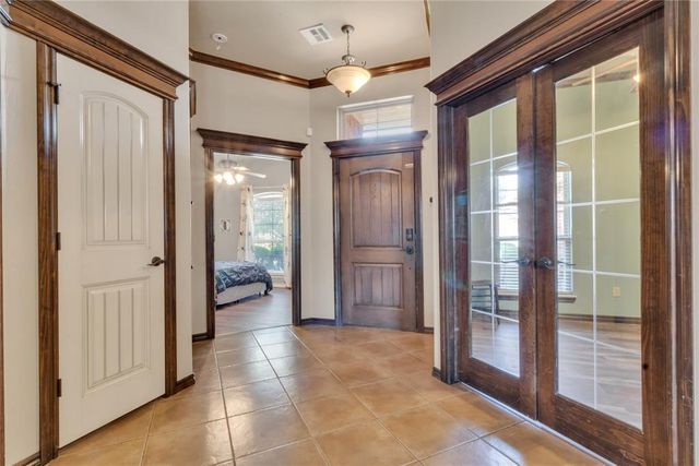 566 W Hunters Court Way, Mustang, OK 73064
