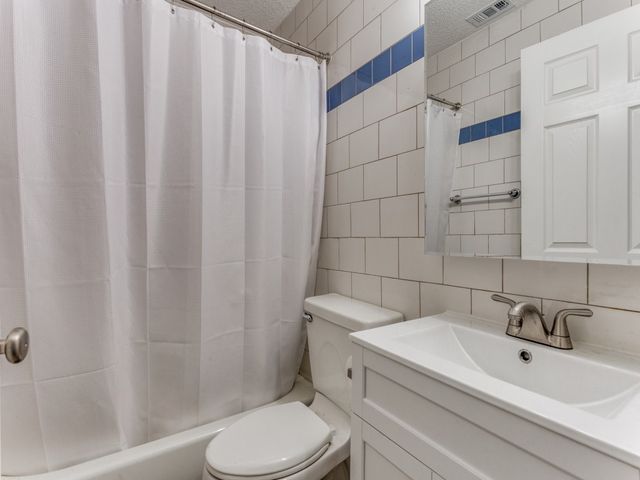 512 Bluebonnet Drive, Hurst, TX 76053