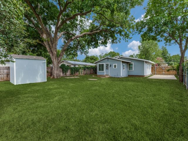 512 Bluebonnet Drive, Hurst, TX 76053