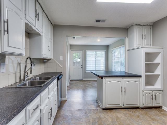 512 Bluebonnet Drive, Hurst, TX 76053