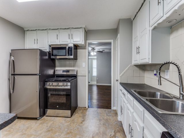 512 Bluebonnet Drive, Hurst, TX 76053