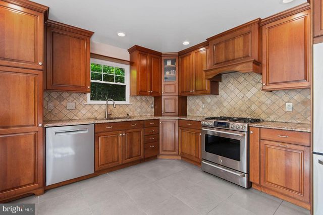 123 SHOAL CREEK DR, Blue Bell, PA 19422