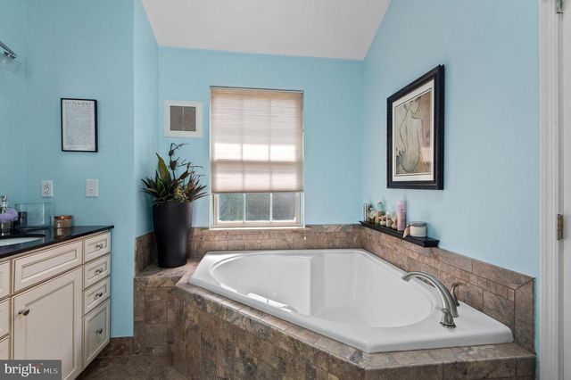 123 SHOAL CREEK DR, Blue Bell, PA 19422