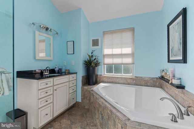123 SHOAL CREEK DR, Blue Bell, PA 19422