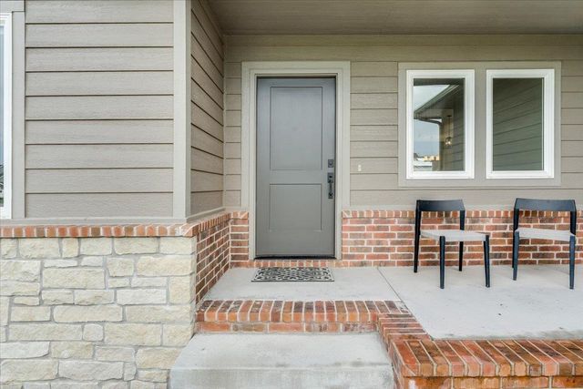 8356 W Kackley Ct, Wichita, KS 67205