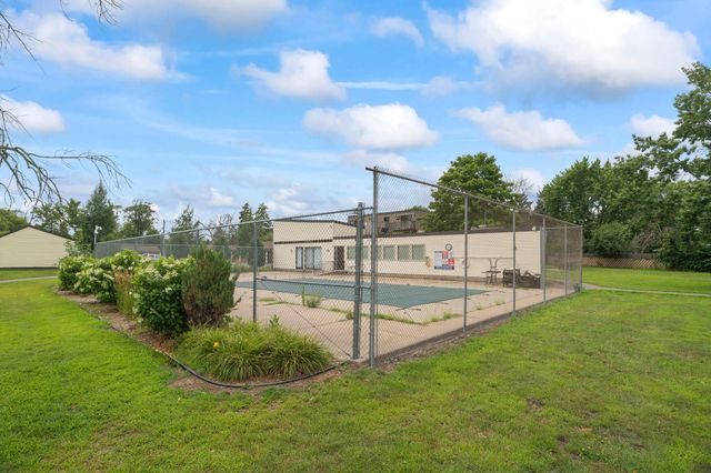 7248 72nd Lane N, Brooklyn Park, MN 55428
