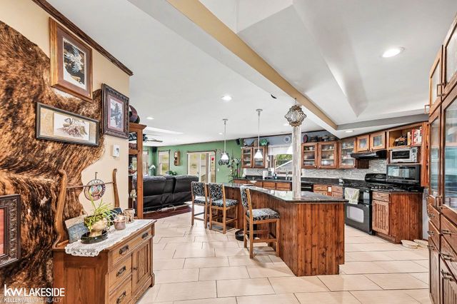 46502 Woodall Road, Shelby Twp, MI 48317