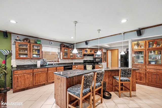 46502 Woodall Road, Shelby Twp, MI 48317