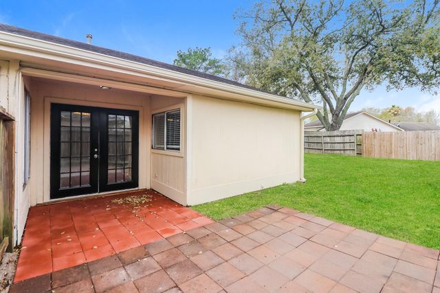 10810 Lakewood Oaks Drive, Sugar Land, TX 77498