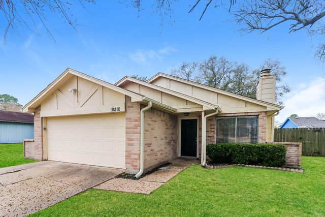 10810 Lakewood Oaks Drive, Sugar Land, TX 77498
