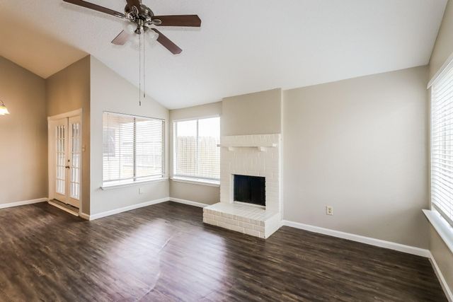 10810 Lakewood Oaks Drive, Sugar Land, TX 77498