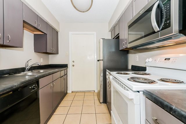 10810 Lakewood Oaks Drive, Sugar Land, TX 77498