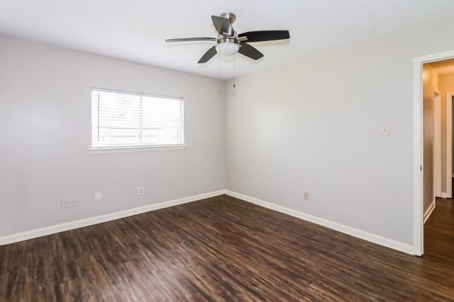 10810 Lakewood Oaks Drive, Sugar Land, TX 77498
