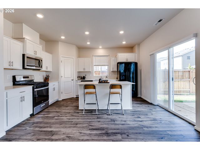 2932 V St, Springfield, OR 97477