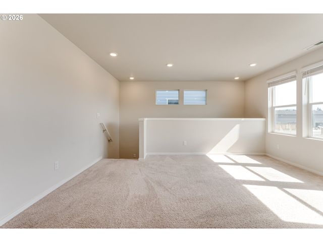 2932 V St, Springfield, OR 97477