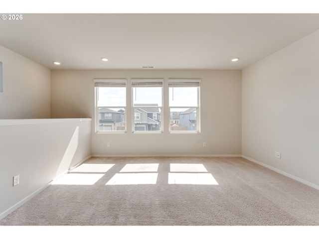 2932 V St, Springfield, OR 97477