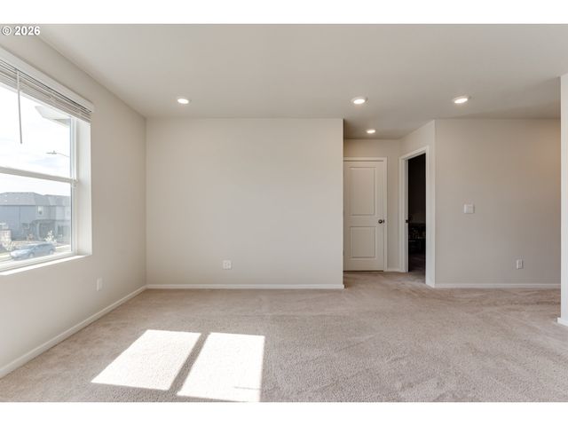 2932 V St, Springfield, OR 97477