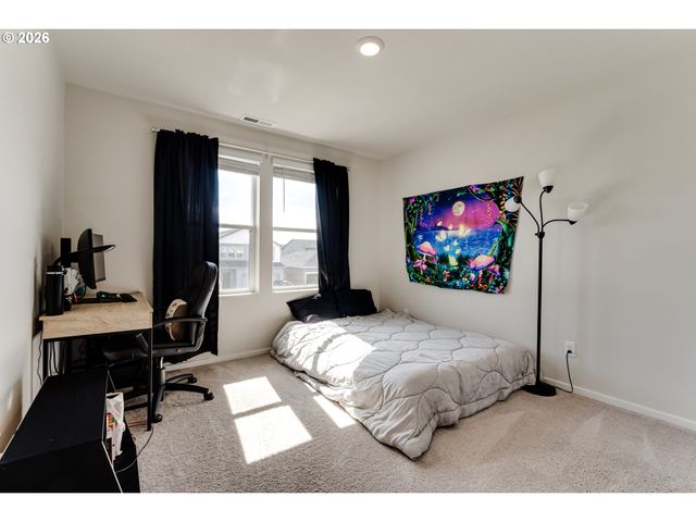 2932 V St, Springfield, OR 97477