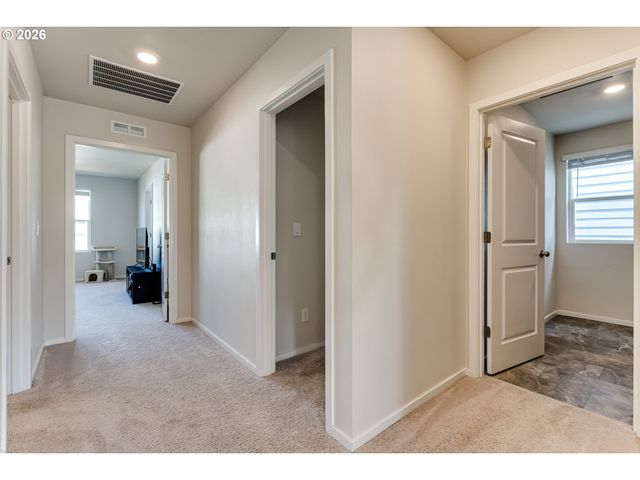 2932 V St, Springfield, OR 97477