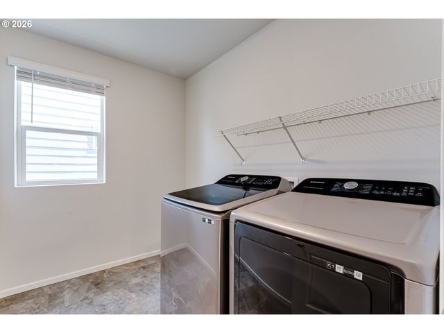 2932 V St, Springfield, OR 97477