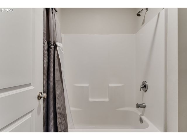 2932 V St, Springfield, OR 97477