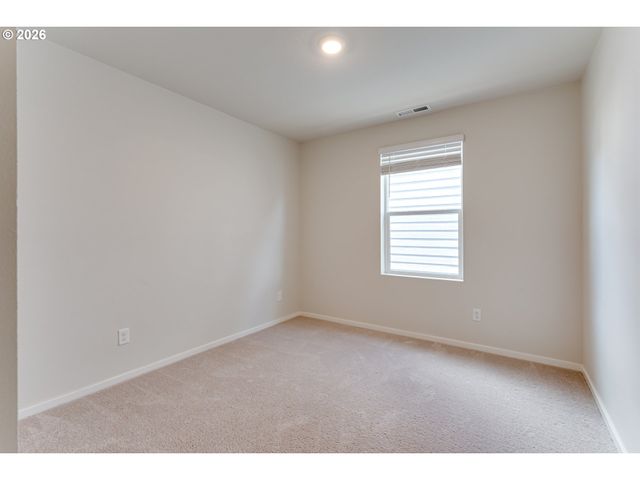 2932 V St, Springfield, OR 97477