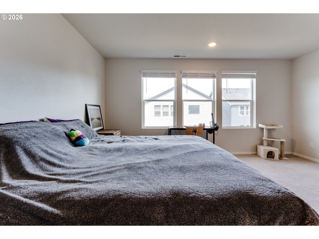 2932 V St, Springfield, OR 97477