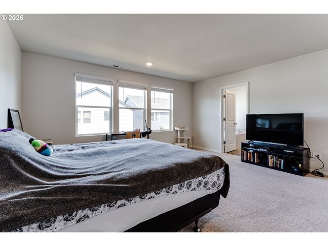 2932 V St, Springfield, OR 97477